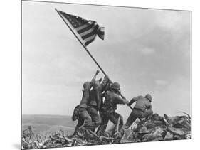 Iwo Jima Flag Raising-Joe Rosenthal-Mounted Photographic Print