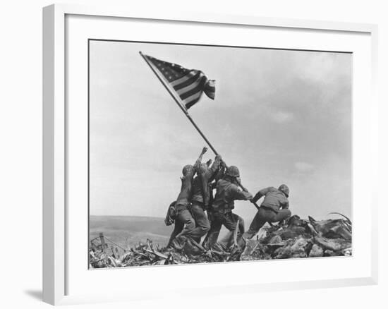 Iwo Jima Flag Raising-Joe Rosenthal-Framed Photographic Print