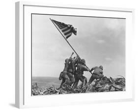 Iwo Jima Flag Raising-Joe Rosenthal-Framed Photographic Print