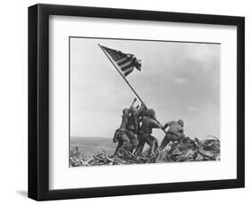 Iwo Jima Flag Raising-Joe Rosenthal-Framed Photographic Print