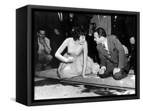 Jack Lemmon, Shirley Maclaine, 1963-null-Framed Stretched Canvas