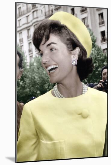 Jackie Kennedy a Paris-null-Mounted Photo