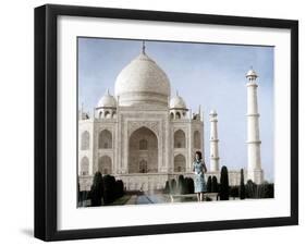 Jackie Kennedy in Front of the Taj Mahal, 15th March, 1962-null-Framed Photo