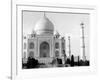 Jackie Kennedy in Front of the Taj Mahal, India, March 15, 1962-null-Framed Photo