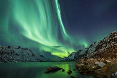 Northern Lights above Waters Edge-Jamen Percy-Laminated Photographic Print