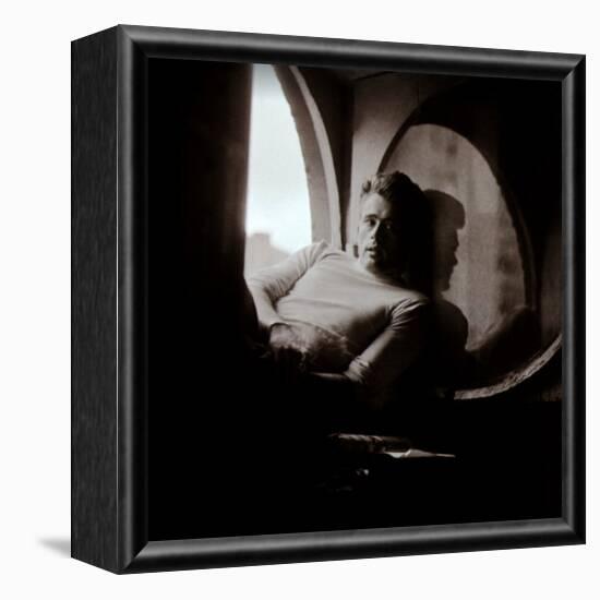 James Dean, New York, 1954-Roy Schatt-Framed Art Print