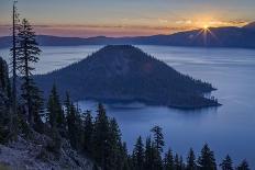 Sunrise over Crater Lake and Wizard Island-James-Photographic Print