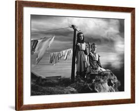 JANE EYRE, 1944 directed by ROBERT STEVENSON Elizabeth Taylor / Peggy Ann Garner (b/w photo)-null-Framed Photo