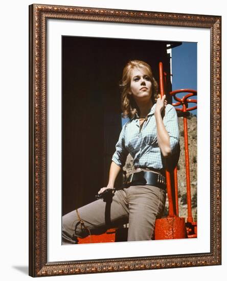 Jane Fonda CAT BALLOU, 1965 directed by ELLIOT SILVERSTEIN (photo)-null-Framed Photo