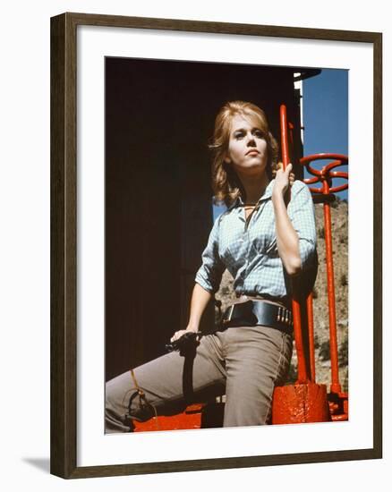 Jane Fonda CAT BALLOU, 1965 directed by ELLIOT SILVERSTEIN (photo)-null-Framed Photo