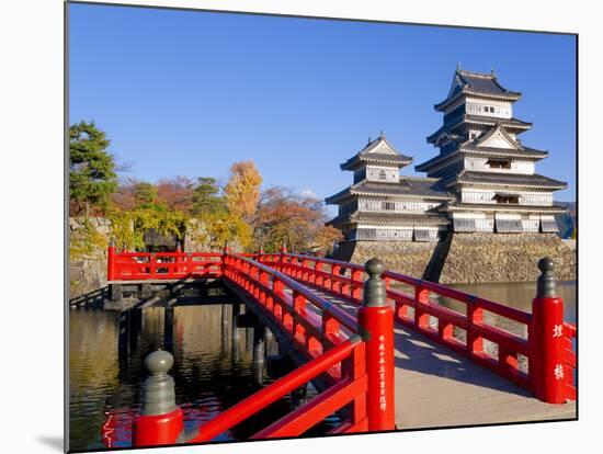 Japan, Central Honshu (Chubu), Nagano Prefecture, Matsumoto, Matsumoto-jo (Matsumoto Castle)-Gavin Hellier-Mounted Photographic Print