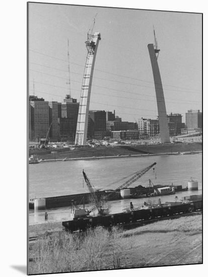 Jefferson Nat'L. Expansion Memorial Arch Designed by Eero Saarinen-null-Mounted Photographic Print