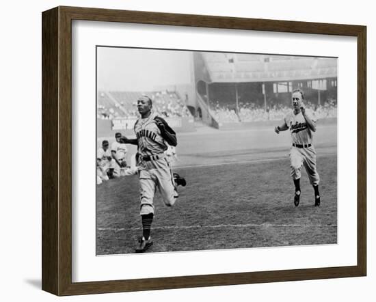 Jesse Owens Beating Baseball Player George Case in 100-Yard Dash in 1946-null-Framed Photo