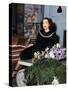 Joan Crawford chez elle dans les annees 40 - Joan Crawford at home in the 40's (photo)-null-Stretched Canvas