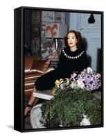 Joan Crawford chez elle dans les annees 40 - Joan Crawford at home in the 40's (photo)-null-Framed Stretched Canvas