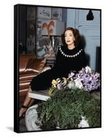 Joan Crawford chez elle dans les annees 40 - Joan Crawford at home in the 40's (photo)-null-Framed Stretched Canvas