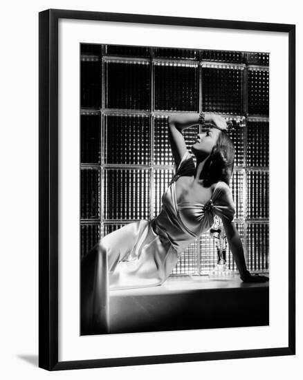 JOAN CRAWFORD dans les annees 30 JOAN CRAWFORD IN THE 30'S (b/w photo)-null-Framed Photo