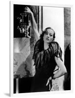 JOAN CRAWFORD dans les annees 30 JOAN CRAWFORD IN THE 30'S (b/w photo)-null-Framed Photo