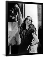 JOAN CRAWFORD dans les annees 30 JOAN CRAWFORD IN THE 30'S (b/w photo)-null-Framed Photo