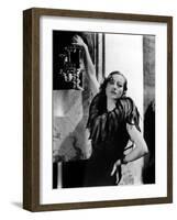 JOAN CRAWFORD dans les annees 30 JOAN CRAWFORD IN THE 30'S (b/w photo)-null-Framed Photo