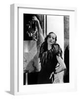 JOAN CRAWFORD dans les annees 30 JOAN CRAWFORD IN THE 30'S (b/w photo)-null-Framed Photo