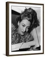 JOAN CRAWFORD dans les annees 30 JOAN CRAWFORD IN THE 30'S (b/w photo)-null-Framed Photo