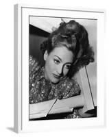 JOAN CRAWFORD dans les annees 30 JOAN CRAWFORD IN THE 30'S (b/w photo)-null-Framed Photo