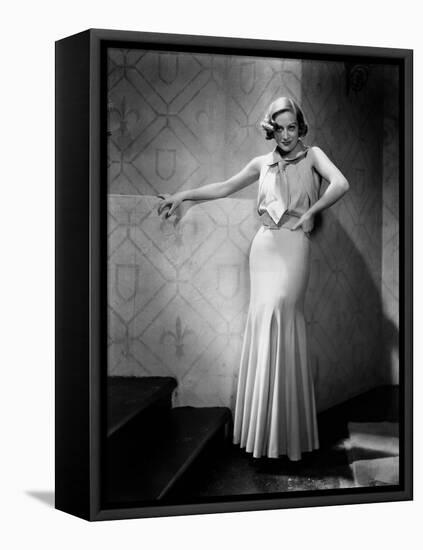 JOAN CRAWFORD dans les annees 30 JOAN CRAWFORD IN THE 30'S (b/w photo)-null-Framed Stretched Canvas