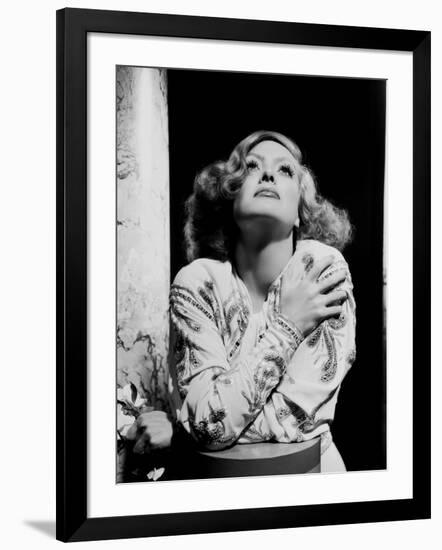 JOAN CRAWFORD dans les annees 30 JOAN CRAWFORD IN THE 30'S Hollywood U.S.A (b/w photo)-null-Framed Photo