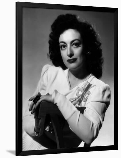 JOAN CRAWFORD dans les annees 40 JOAN CRAWFORD in the 40's (b/w photo)-null-Framed Photo