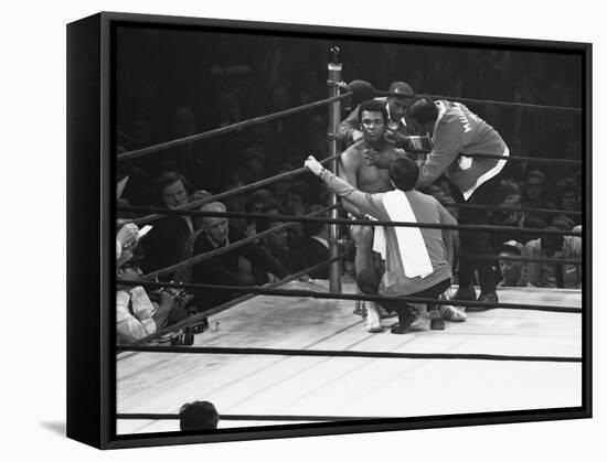 Joe Frazier Vs. Mohammed Ali at Madison Square Garden-John Shearer-Framed Stretched Canvas