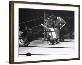 Joe Frazier Vs. Mohammed Ali at Madison Square Garden-John Shearer-Framed Premium Photographic Print