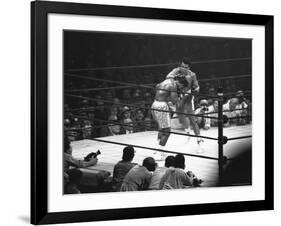 Joe Frazier Vs. Mohammed Ali at Madison Square Garden-John Shearer-Framed Premium Photographic Print