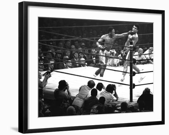 Joe Frazier Vs. Mohammed Ali at Madison Square Garden-John Shearer-Framed Premium Photographic Print