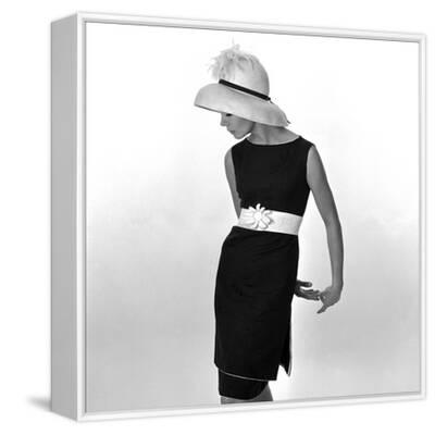 Black Sleeveless Dress with White Belt, 1960s' Giclee Print - John French |  AllPosters.com