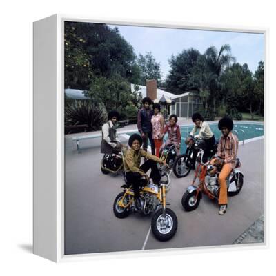 その他 THE JACKSON FIVE with MOM and POP Pop Group Jackson Five: Jackie, Parents Joe and Katherine