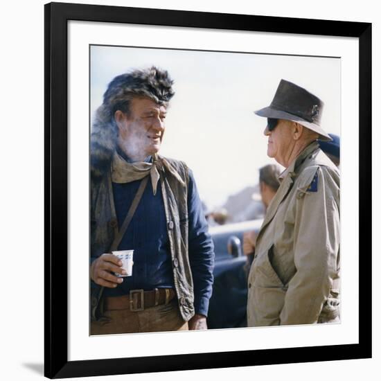 John Wayne and John Ford sur le tournage du film Alamo by JohnWayne, 1960 (photo)-null-Framed Photo