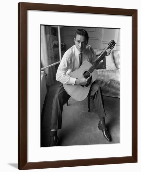 Johnny Cash- London 1959-null-Framed Poster