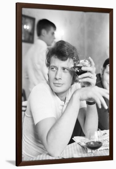 Johnny Hallyday Having a Drink with Some Friends-Richard Bouchara-Framed Photographic Print