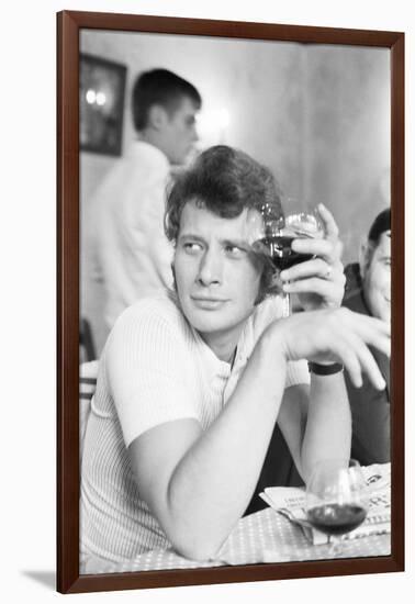 Johnny Hallyday Having a Drink with Some Friends-Richard Bouchara-Framed Photographic Print