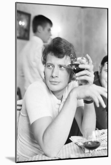 Johnny Hallyday Having a Drink with Some Friends-Richard Bouchara-Mounted Premium Photographic Print