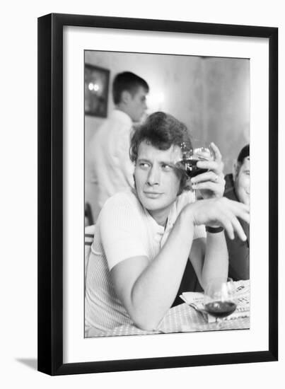 Johnny Hallyday Having a Drink with Some Friends-Richard Bouchara-Framed Photographic Print