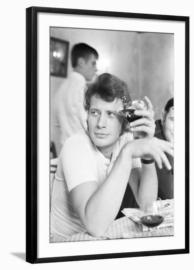 Johnny Hallyday Having a Drink with Some Friends-Richard Bouchara-Framed Photographic Print