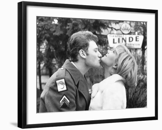 Johnny Hallyday Kissing Sylvie Vartan-DR-Framed Photographic Print