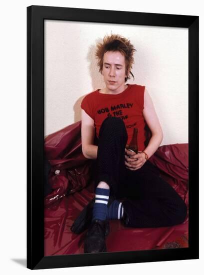 Johnny Rotten-Stockholm 1977-null-Framed Poster