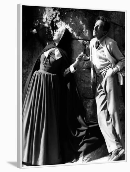 Josette Day and le realisateur Jean Cocteau sur le tournage du film La Belle and la Bete en, 1946 (-null-Framed Photo