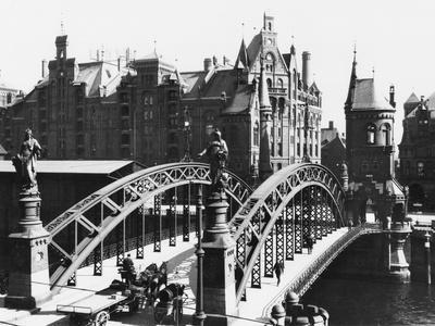 Bridge in the Speicherstadt (Warehouse City) Hamburg, circa 1910