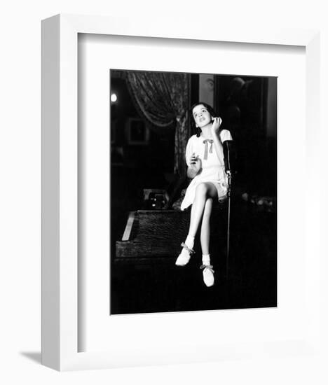 Judy Garland-null-Framed Photo