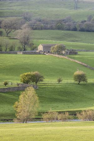 Stone barn in the Yorkshire Dales National Park, Yorkshire, England, United Kingdom, Europe