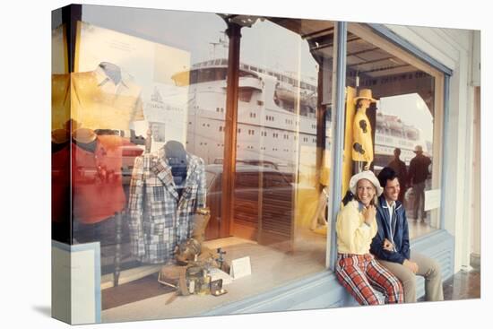 July 1973: Shopping Bermuda-Alfred Eisenstaedt-Stretched Canvas